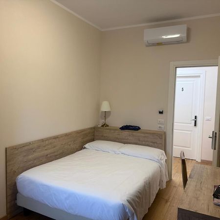 Guesthouse Central Station Group - Via Ponte Seveso 18 ミラノ エクステリア 写真
