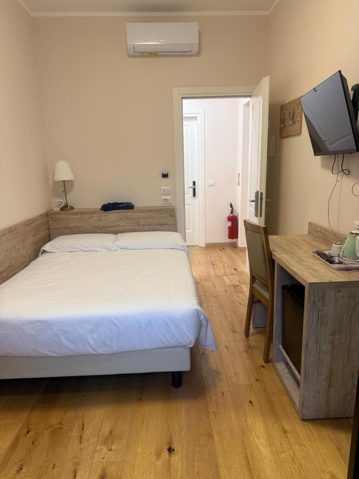 Guesthouse Central Station Group - Via Ponte Seveso 18 ミラノ エクステリア 写真