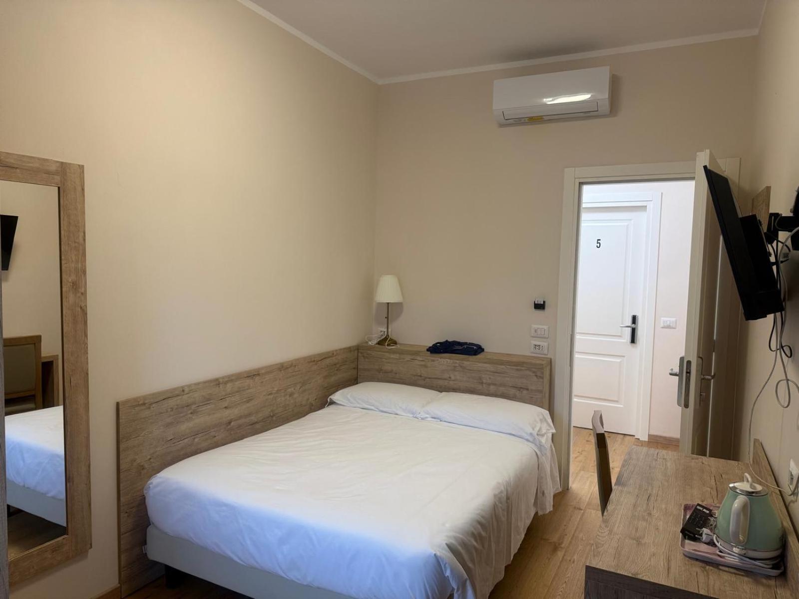 Guesthouse Central Station Group - Via Ponte Seveso 18 ミラノ エクステリア 写真
