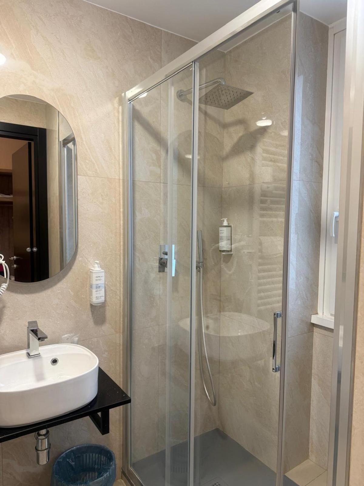 Guesthouse Central Station Group - Via Ponte Seveso 18 ミラノ エクステリア 写真